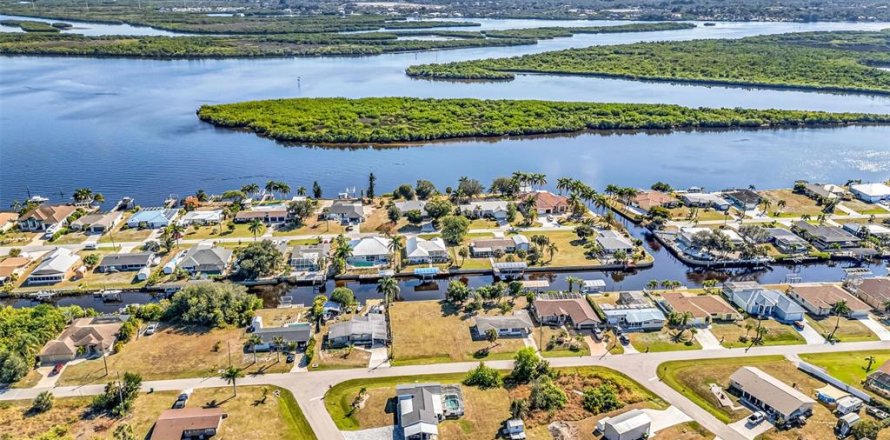 Terrain à Punta Gorda, Floride № 2214033