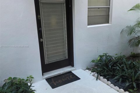 Condominio en venta en Margate, Florida, 1 dormitorio, 66.89 m2 № 1957212 - foto 2