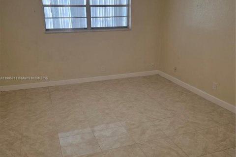 Condominio en venta en Margate, Florida, 1 dormitorio, 66.89 m2 № 1957212 - foto 5