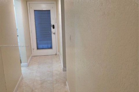 Condominio en venta en Margate, Florida, 1 dormitorio, 66.89 m2 № 1957212 - foto 3
