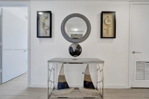 Copropriété à louer à Hallandale Beach, Floride: 4 chambres, 146.51 m2 № 1934608 - photo 17