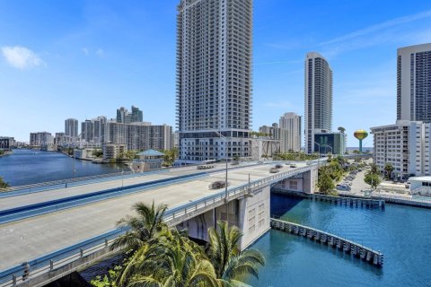 Copropriété à louer à Hallandale Beach, Floride: 4 chambres, 146.51 m2 № 1934608 - photo 19