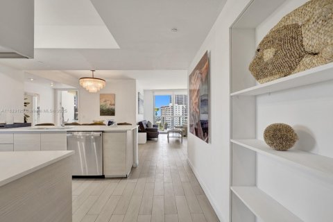 Copropriété à louer à Hallandale Beach, Floride: 4 chambres, 146.51 m2 № 1934608 - photo 2