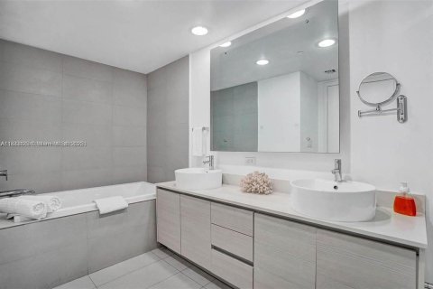 Copropriété à louer à Hallandale Beach, Floride: 4 chambres, 146.51 m2 № 1934608 - photo 25