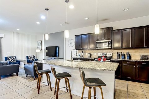 Casa en venta en Kissimmee, Florida, 9 dormitorios, 407.93 m2 № 2203035 - foto 3