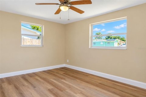 Villa ou maison à vendre à Holiday, Floride: 3 chambres, 91.79 m2 № 2405487 - photo 4