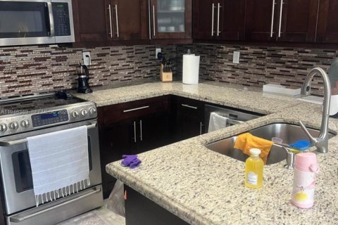 Купить таунхаус в Мирамар, Флорида 2 спальни, 111.95м2, № 2002623 - фото 5