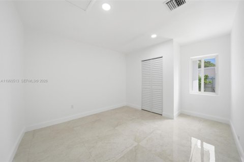 House in Miami Gardens, Florida 4 bedrooms, 173.82 sq.m. № 2062501 - photo 20