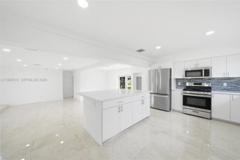 House in Miami Gardens, Florida 4 bedrooms, 173.82 sq.m. № 2062501 - photo 11