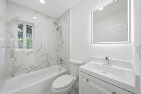 House in Miami Gardens, Florida 4 bedrooms, 173.82 sq.m. № 2062501 - photo 22