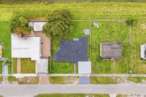 House in Miami Gardens, Florida 4 bedrooms, 173.82 sq.m. № 2062501 - photo 30