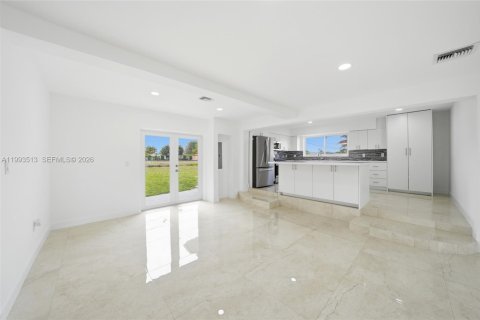 House in Miami Gardens, Florida 4 bedrooms, 173.82 sq.m. № 2062501 - photo 6