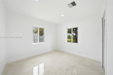 House in Miami Gardens, Florida 4 bedrooms, 173.82 sq.m. № 2062501 - photo 21