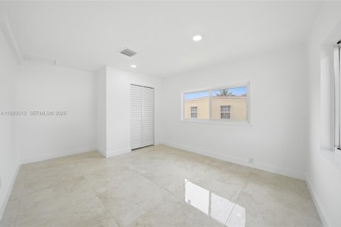 House in Miami Gardens, Florida 4 bedrooms, 173.82 sq.m. № 2062501 - photo 18