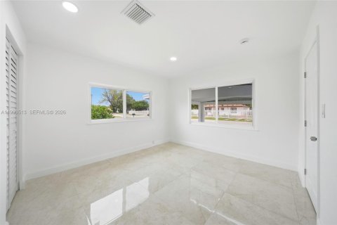 House in Miami Gardens, Florida 4 bedrooms, 173.82 sq.m. № 2062501 - photo 19