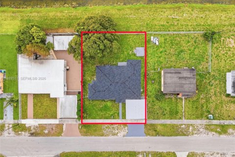 House in Miami Gardens, Florida 4 bedrooms, 173.82 sq.m. № 2062501 - photo 29