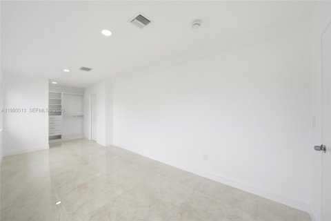 House in Miami Gardens, Florida 4 bedrooms, 173.82 sq.m. № 2062501 - photo 13