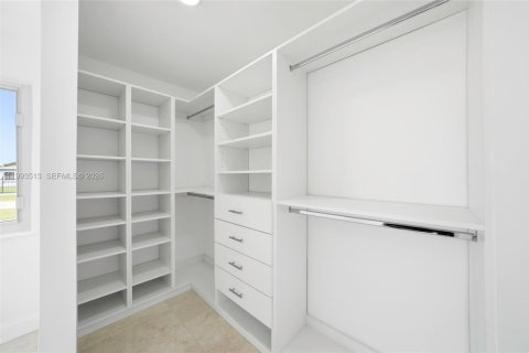 House in Miami Gardens, Florida 4 bedrooms, 173.82 sq.m. № 2062501 - photo 15