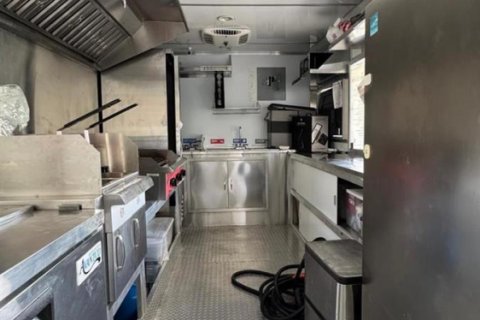 Commercial property in Hollywood, Florida № 2082419 - photo 23