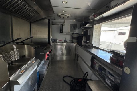 Commercial property in Hollywood, Florida № 2082419 - photo 11
