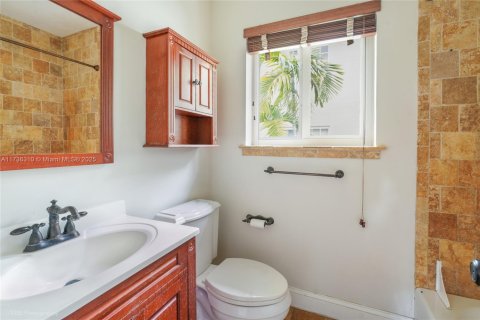 Propiedad comercial en venta en Coral Gables, Florida № 1985066 - foto 19