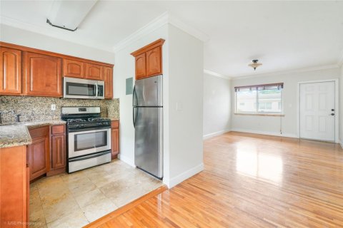 Propiedad comercial en venta en Coral Gables, Florida № 1985066 - foto 17