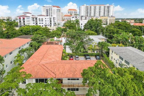Propiedad comercial en venta en Coral Gables, Florida № 1985066 - foto 8
