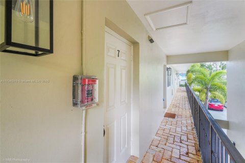 Propiedad comercial en venta en Coral Gables, Florida № 1985066 - foto 6