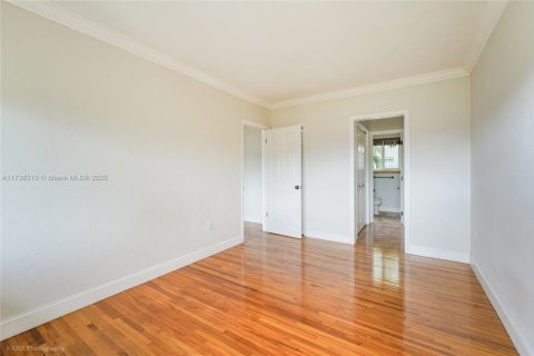 Propiedad comercial en venta en Coral Gables, Florida № 1985066 - foto 21