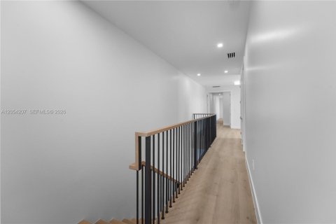Adosado en venta en Miami, Florida, 4 dormitorios, 270.25 m2 № 2185719 - foto 27