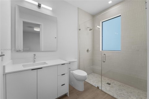 Adosado en venta en Miami, Florida, 4 dormitorios, 270.25 m2 № 2185719 - foto 26