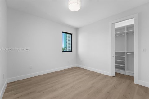Adosado en venta en Miami, Florida, 4 dormitorios, 270.25 m2 № 2185719 - foto 28