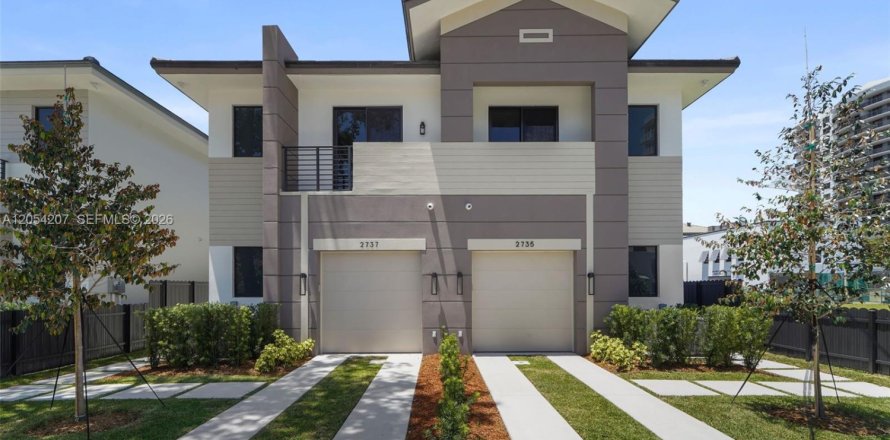 Adosado en Miami, Florida 4 dormitorios, 270.25 m2 № 2185719