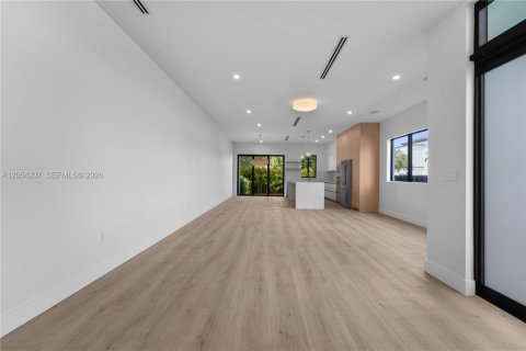 Adosado en venta en Miami, Florida, 4 dormitorios, 270.25 m2 № 2185719 - foto 4