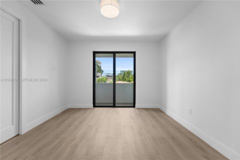 Adosado en venta en Miami, Florida, 4 dormitorios, 270.25 m2 № 2185719 - foto 22