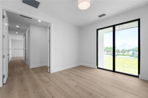 Adosado en venta en Miami, Florida, 4 dormitorios, 270.25 m2 № 2185719 - foto 30