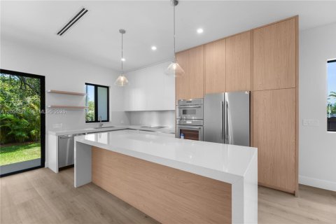 Adosado en venta en Miami, Florida, 4 dormitorios, 270.25 m2 № 2185719 - foto 9