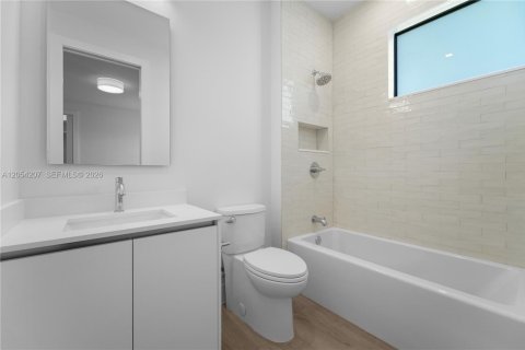 Adosado en venta en Miami, Florida, 4 dormitorios, 270.25 m2 № 2185719 - foto 29