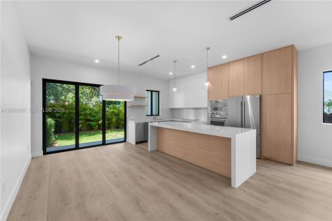 Adosado en venta en Miami, Florida, 4 dormitorios, 270.25 m2 № 2185719 - foto 8