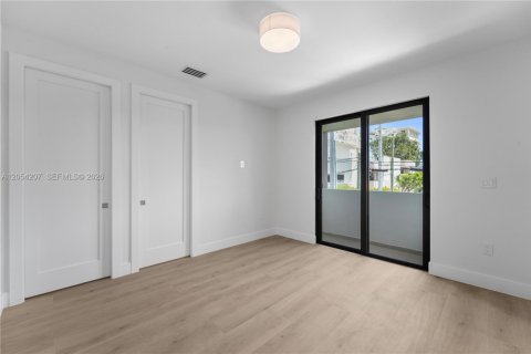 Adosado en venta en Miami, Florida, 4 dormitorios, 270.25 m2 № 2185719 - foto 23