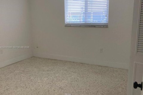 Villa ou maison à louer à Biscayne Park, Floride: 2 chambres, 210.24 m2 № 2269831 - photo 7