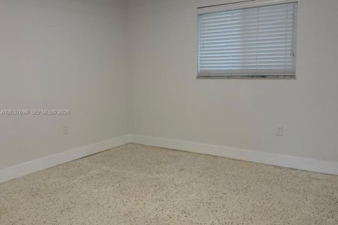 Villa ou maison à louer à Biscayne Park, Floride: 2 chambres, 210.24 m2 № 2269831 - photo 8