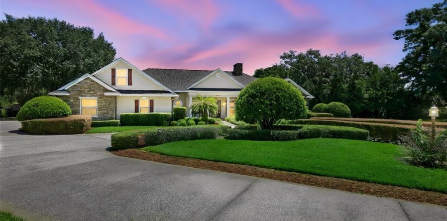 Villa ou maison à Eustis, Floride 4 chambres, 355.35 m2 № 2198648
