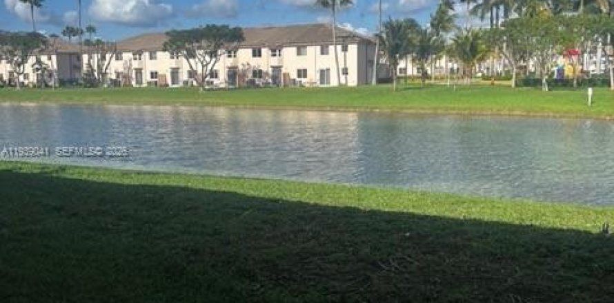 Adosado en Homestead, Florida 2 dormitorios, 76.37 m2 № 2011629