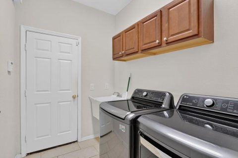 Casa en venta en Lehigh Acres, Florida, 5 dormitorios, 302.49 m2 № 2384887 - foto 18