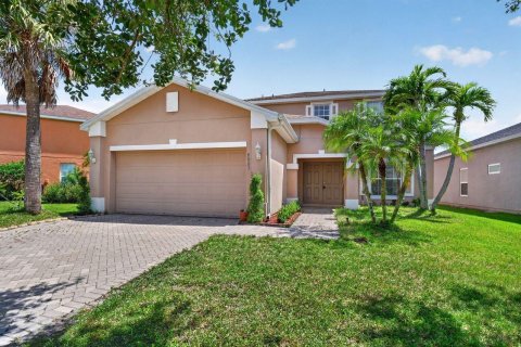 Casa en Lehigh Acres, Florida 5 dormitorios, 302.49 m2 № 2384887