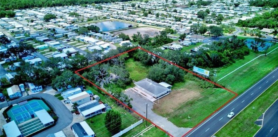 Commercial property in Sebring, Florida 368.64 sq.m. № 1869277