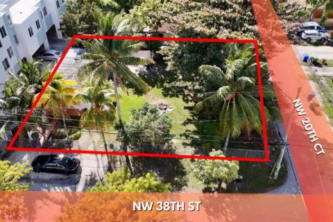 Terreno en venta en Miami, Florida № 1985498 - foto 3