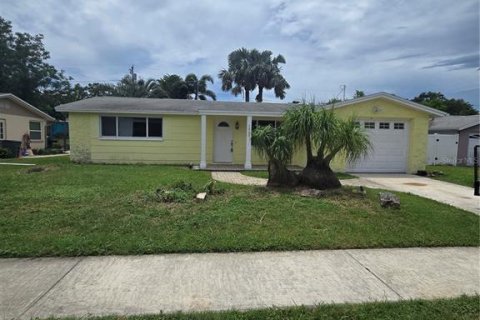 Casa en venta en Holiday, Florida, 2 dormitorios, 87.79 m2 № 1844241 - foto 1