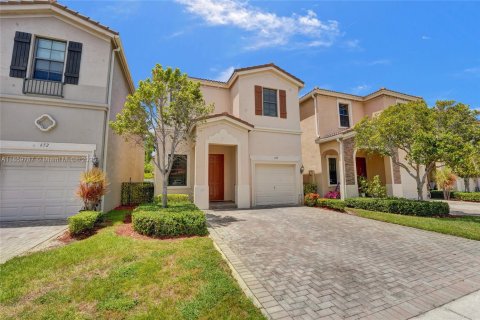 House in Miami, Florida 4 bedrooms, 195.56 sq.m. № 1888164 - photo 2